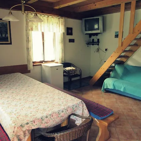 Kamp Rut Hostel
